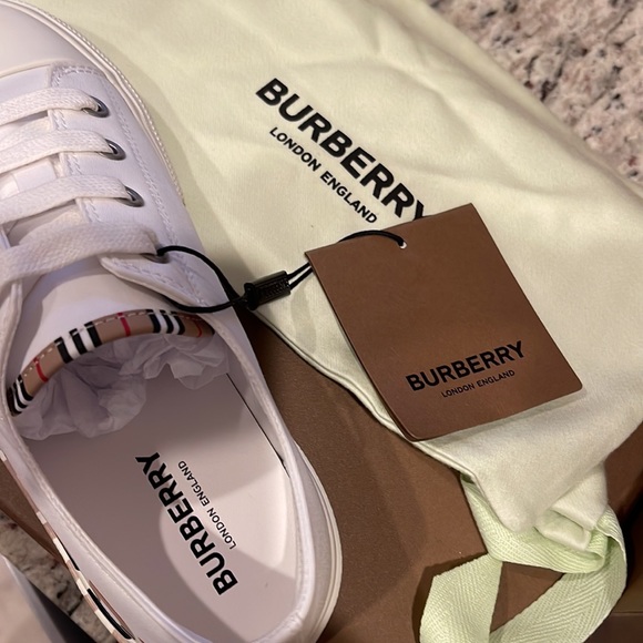 Burberry Boys Shoes - Picture 5 of 9